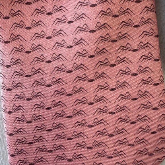 Vineyard Vines Custom Collection Silk Tie Spider Graphic Pink 4" NWT Career - Picture 3 of 7